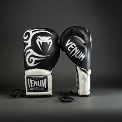 Šněrovací boxerské rukavice VENUM Giant 2.0 Mike Tyson - černé