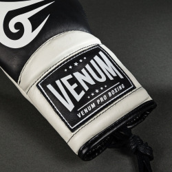 Šněrovací boxerské rukavice VENUM Giant 2.0 Mike Tyson - černé