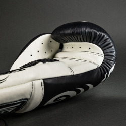 Šněrovací boxerské rukavice VENUM Giant 2.0 Mike Tyson - černé