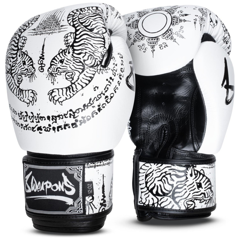8 WEAPONS Boxerské rukavice Sak Yant Tigers  - bílé