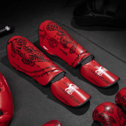 PHANTOM Chrániče holení muay thai - červené