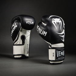 Boxerské rukavice VENUM Giant 2.0 Mike Tyson - černé