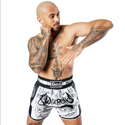 8 WEAPONS Muay Thai trenýrky Carbon, Sak Yant Tigers - bílé