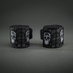 Boxerské bandáže Santa Muerte značky VENUM﻿ 4 m - černo/bílé