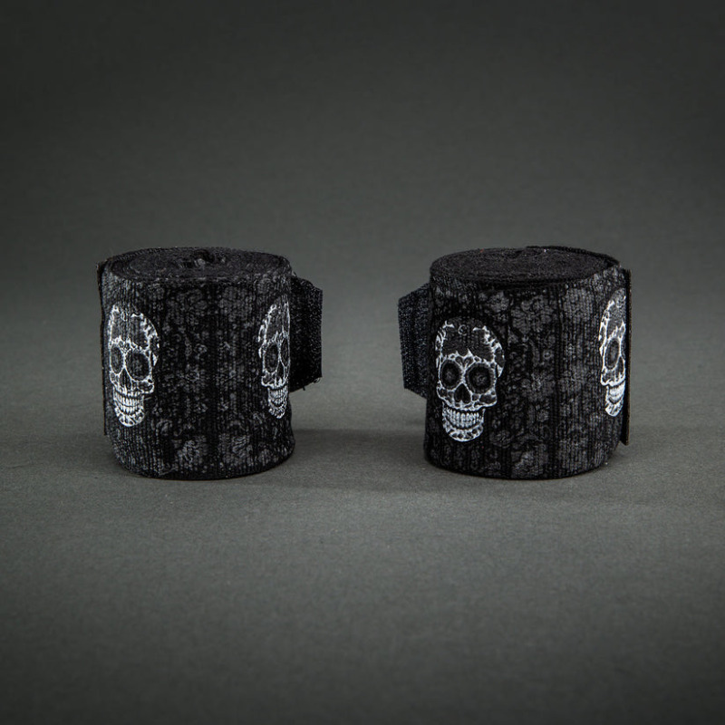 Boxerské bandáže Santa Muerte značky VENUM﻿ 4 m - černo/bílé