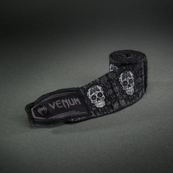 Boxerské bandáže Santa Muerte značky VENUM﻿ 4 m - černo/bílé